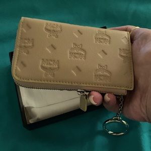 NEW MCM Mini Croissant Logo-Embossed Leather Aren Zip Wallet w/ Key Ring 5 x 3